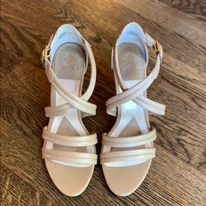 Size 7.5 Isola Nude shoes - like new!